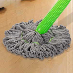 Venta al por mayor: Mopa autoescurrible 2 en 1 de mango largo para suelos de madera, vinilo y baldosas, ideal para el hogar y la oficina, con microfibra. - Product Image 1