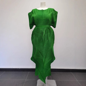 Robe plissée Miyake tendance pour soirée, collection PY 2026, avec diamants 3D, grande taille, manches chauve-souris amples, ceinture, robe longue, vêtements pour femmes occidentales - Product Image 4