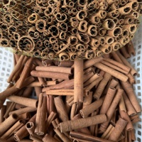 Vente en gros en vrac d'écorces de cannelle cassia séchées brutes, bâtonnets de cannelle chinoise, épices d'exportation de qualité alimentaire pour la cuisine