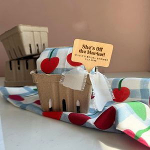 Recién Salido del Mercado: Regalo Temático de Jardín para Despedida de Soltera con Temática de Mercado de Agricultores - Product Image 3