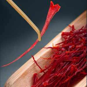 خيوط زعفران طبيعية عالية الجودة ممتازة ، توابل أعشاب مجففة للطبخ والفوائد الصحية - Product Image 1