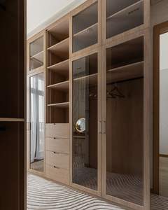 <span class=keywords><strong>Cabina</strong></span> <span class=keywords><strong>Armadio</strong></span> Moderna Multifunzionale Autoportante con Aste Appendiabiti, Scaffali, <span class=keywords><strong>Ante</strong></span> in Vetro, Illuminazione a LED e Struttura in Legno Personalizzabile - Product Image 3