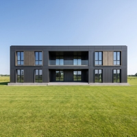 Villa préfabriquée en acier léger de style A-frame KT - Luxe économique, tailles personnalisables, installation rapide, solution pour écoles, bureaux, hôtels