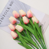 Vente en gros de fleurs artificielles PU tulipe Mini fleurs tige de fleur émulationnelle unique pour la décoration de gâteau de fête de mariage