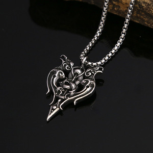 Collar con colgante de espadas gemelas vikingas de acero inoxidable yunique para hombre, regalo de estilo europeo, cadena de 60cm - Product Image 3