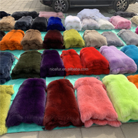 Peau de renard teinte en vert pour vêtements, vente en gros