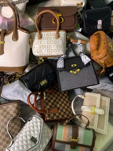 Nuevos Bolsos de Hombro de Diseñadores de Moda de Alta Calidad con Embalaje Mixto y Entrega Aleatoria, Bolsos de Mano de Señora en Stock, Bolsos Usados - Product Image 3