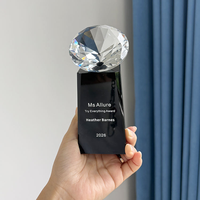 Trophée en Verre Transparent Effet Diamant Écologique Poli avec Impression UV, Design Portable, Fonction de Gravure, Base Noire DT-RM006
