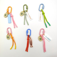 Promotion : Porte-clés en acrylique de bonne qualité, forme personnalisée, logo imprimé, mousqueton en alliage de zinc, pendentif en caoutchouc avec cordon et breloque