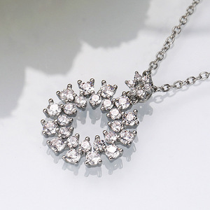 Collar con colgante de corona floral para mujer, joyería minimalista de moda - Product Image 4