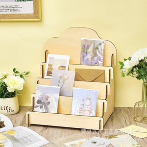 Estante de almacenamiento de tarjetas de felicitación de madera, organizador de escritorio de 4 capas, tipo rectangular multiusos - Product Image 1