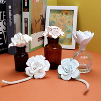 Diffuseur en céramique fait main pour parfums aromatiques en forme de rose, disponible en gros et compatible avec les huiles essentielles