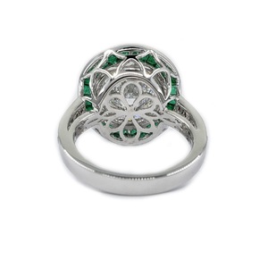 Production rapide de bijoux spécialisés de haute qualité en or blanc massif 18 carats avec diamant et émeraude d'Afrique, sertissage clos pour mariage - Product Image 2