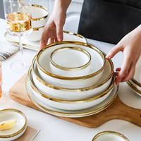 Service de table en céramique classique de luxe nordique à bord doré pour 2 à 8 personnes, réutilisable, couleur personnalisable, vaisselle de table domestique