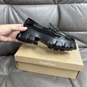 Mocassini Slip-on da <span class=keywords><strong>donna</strong></span> con tacco alto e tacco grosso stile britannico Versatile retrò con <span class=keywords><strong>borchie</strong></span> in metallo per <span class=keywords><strong>scarpe</strong></span> da <span class=keywords><strong>donna</strong></span> - Product Image 4