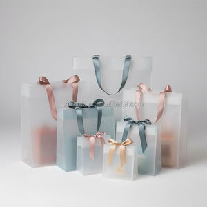 Sacola de Compras Reutilizável de Plástico Luxuosa em PP <span class=keywords><strong>PVC</strong></span> Transparente e Impermeável com Impressão Personalizada de Alta Qualidade - Product Image 2