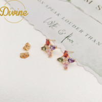 Anting Tusuk Berlapis Emas 18k Laris Manis untuk Wanita Perhiasan Mode Terbaru Anting Tusuk Bunga Semanggi Empat Daun Anting Zirkon Berkualitas Tinggi