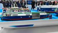 Maquette de navire maritime sur mesure pour vitrine de hall d'entreprise