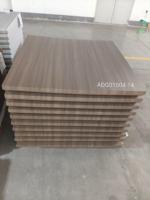 Panneau décoratif durable et résistant à l'humidité avec options de texture et de couleurs riches pour la décoration du dessus de porte