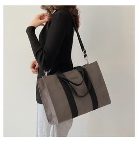 <span class=keywords><strong>2025</strong></span> Mới Dày Hàn Quốc Xu Hướng Thời Trang Giản Dị Crossbody Vải Mua Sắm Túi Của Phụ Nữ <span class=keywords><strong>Canvas</strong></span> Tote Túi Công Suất Lớn Với Logo - Product Image 3