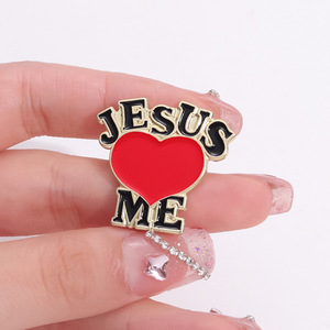 Venta al por mayor de letras en inglés I Love <span class=keywords><strong>God</strong></span> Is Bae Jesus Hearts Brass Hat Pin Jesus Loves Me Cross Pin de solapa de esmalte suave