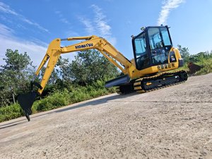 Excavatrice KOMATSU PC56 90% neuve d'origine Japon avec certification EPA CE, utilisée en agriculture - Product Image 5