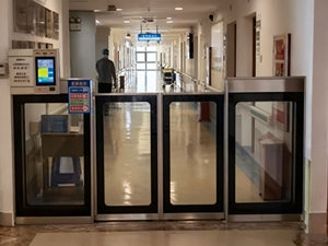 Cancello Automatico con Schermo a Piattaforma, Barriera Intelligente per Pedoni con Riconoscimento Facciale e Codice QR per Sicurezza in Stazioni Ferroviarie e Metropolitane - Product Image 5