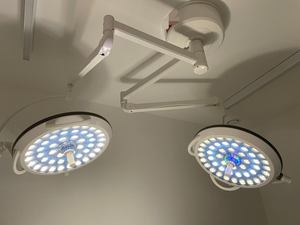 Lumière chirurgicale de plafond à LED à double dôme MICARE MULTI-COLOR E700/500 <span class=keywords><strong>Cree</strong></span> avec caméra - Product Image 2