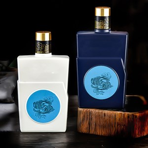 <span class=keywords><strong>Botella</strong></span> cuadrada de cerámica de imitación para vino, <span class=keywords><strong>botella</strong></span> de licor de 500ml, para vodka, <span class=keywords><strong>tequila</strong></span>, brandy, whisky, <span class=keywords><strong>blanco</strong></span>, negro y <span class=keywords><strong>azul</strong></span> - Product Image 1