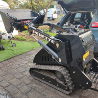Mini-chargeuse compacte 23 CV Derette T800, déplacement latéral, débit élevé, 1 tonne, moteur essence fiable, transaction simplifiée, livraison à domicile