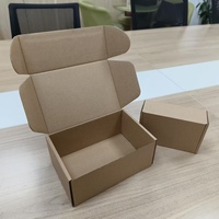 Boîte d'emballage pliable en papier kraft écologique avec fenêtre et impression offset pour sous-vêtements masculins européens et américains, chaussettes et vêtements