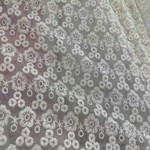 Encaje de Tul <span class=keywords><strong>Bordado</strong></span> con Encaje <span class=keywords><strong>Suizo</strong></span> Blanco Hecho a Medida para Ropa - Product Image 3