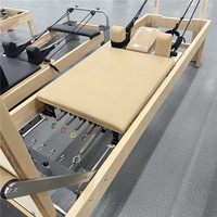 Reformer de Pilates Comercial de Alta Calidad para Estudio, con Asa Interior, Madera de Arce