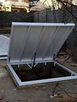 Porte d'accès dissimulée électrique haut de gamme multi-scénarios pour intérieur, extérieur et sous-sol, taille et design personnalisables