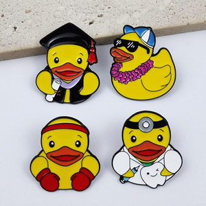 Broche Único de Patito Amarillo Profesional, Lindo Accesorio de Ropa de Aleación Esmaltada, Insignia Creativa de Dibujos Animados para Decoración de Mochilas - Product Image 2