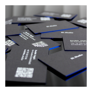 Carte de visite rectangulaire recyclée, logo personnalisé imprimé, papier noir avec numéro de téléphone et adresse professionnels, bordure dorée bleue - Product Image 1