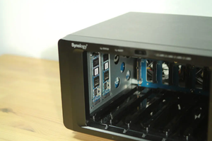 Nouveau NAS DiskStation DS1621+ 6 baies (sans disques) haute performance avec garantie d'un an AMD pour V1500B 4 Go DDR4 ECC SODIMM en stock - Product Image 4