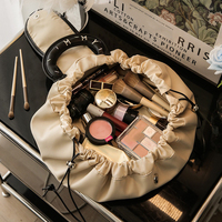 Sac de maquillage plat à cordon en cuir PU pour femme, avec logo personnalisé, organisateur de maquillage professionnel, sac cosmétique paresseux