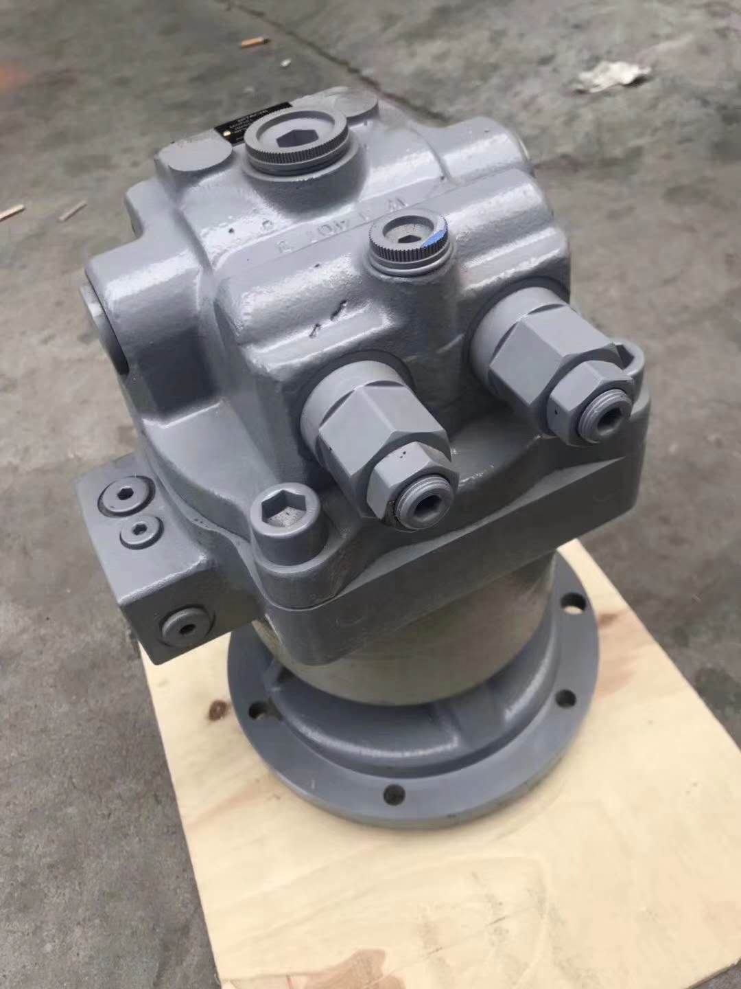 Excavator ZX130 Swing Motor HMS072 - Reliable Performance