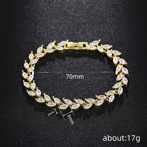 Bracciale da donna di alta gamma per il commuting, a forma di foglia marquise, gioiello da polso punk esagerato e di personalità. - Product Image 3