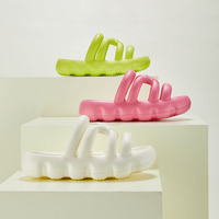 Nouveau design de sandales décontractées en gros antidérapantes de couleur unie pantoufle en EVA pour filles en plein air