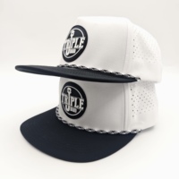 Gorra de golf táctica para exteriores de 5 paneles con logotipo de silicona personalizado, estilo vintage con cuerda, MOQ bajo, OEM, cordón de color en contraste, común para actividades.