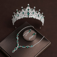 Gelin Başlığı Taç Prenses Tarzı Gelinlik Doğum Günü Saç Aksesuarları Alaşım Yeşil Kristal Rhinestone Retro Lüks Kolye