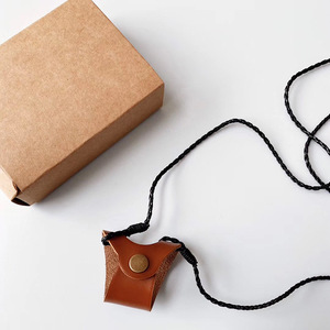 Étui à lunettes en cuir avec sangle de cou, support anti-chute pour lunettes de soleil, couleur unie, forme irrégulière, fait à la main pour la protection des lunettes - Product Image 3