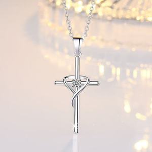 Collana con Ciondolo a Cuore e Croce per Donne, Charm a Forma di Battito Cardiaco, Catena per Clavicola, Gioielli alla Moda - Product Image 1