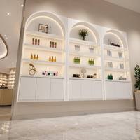 Étagère murale cosmétique de luxe en forme d'arche avec éclairage LED intégré, vitrine pour produits de soin de la peau pour boutique de beauté