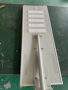 Lampadaires solaires LED tout-en-un 400W à haut lumen 6V IP65 étanches avec télécommande pour application routière, lumière du jour 6000K - Product Image 3