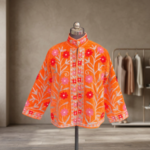 Chaqueta corta de terciopelo naranja de lujo con hermoso bordado floral Suzani, abrigo bohemio, prenda exterior llamativa para el invierno para mujer. - Product Image 5