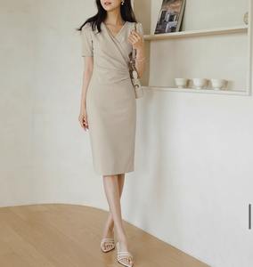 Falda ajustada de diseño moderno inspirada en el estilo del sudeste asiático, vestido de color liso y corte ajustado PC1218 - Product Image 3