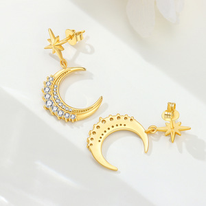Boucles d'oreilles étoile et lune en cuivre blanc, très tendance, design original et de niche, un cadeau sophistiqué pour femme - Product Image 4